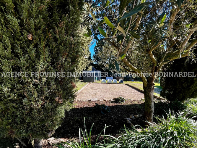 Superbe maison de plain-pied avec chambres d’hôtes et piscine – Cadre exceptionnel