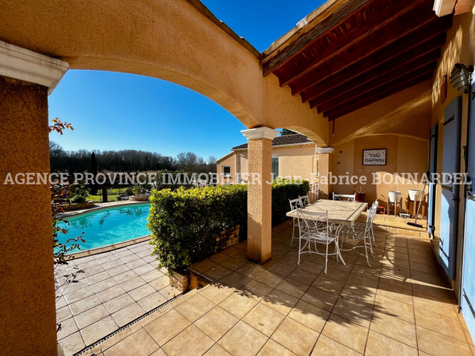 Superbe maison de plain-pied avec chambres d’hôtes et piscine – Cadre exceptionnel
