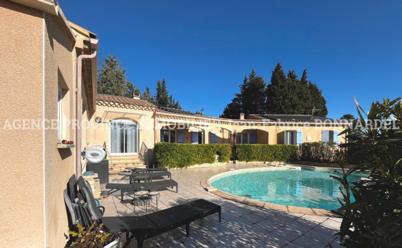 Superbe maison de plain-pied avec chambres d’hôtes et piscine – Cadre exceptionnel