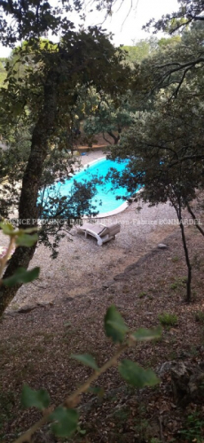 Propiété dans un environnement rare