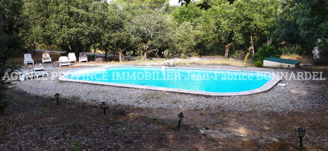 Propiété dans un environnement rare