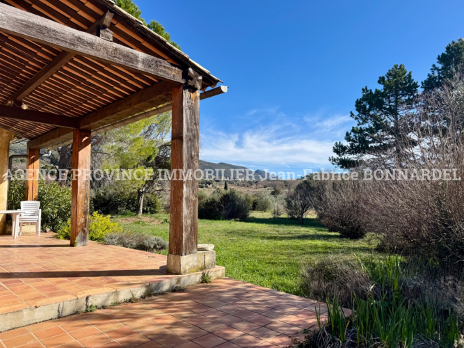 Villa provençale avec grand terrain