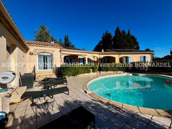 Superbe maison de plain-pied avec chambres d’hôtes et piscine – Cadre exceptionnel