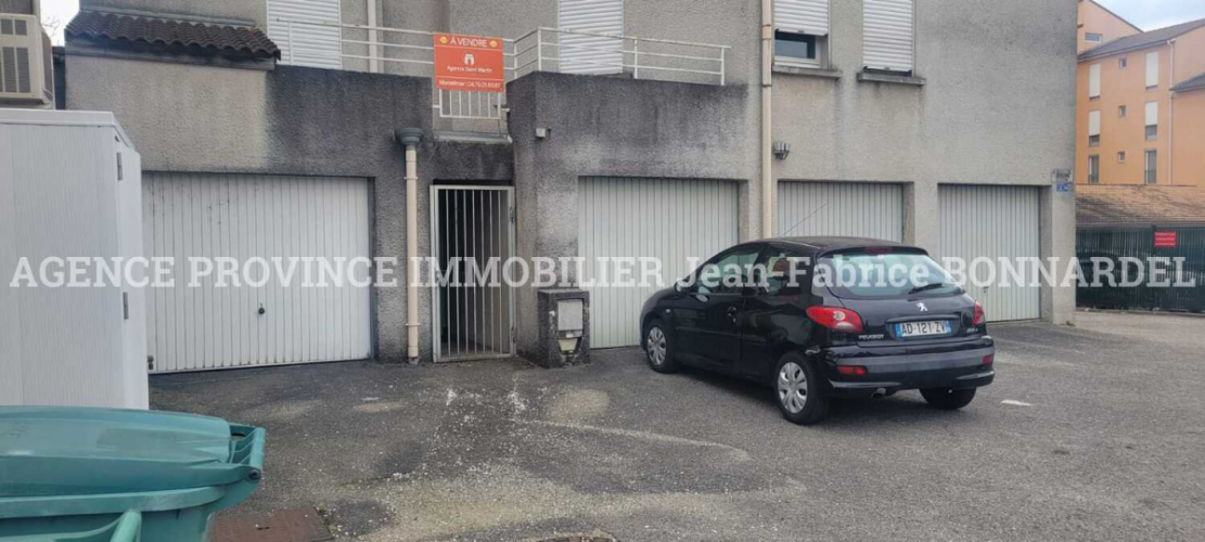 Lot de 12 garages situés sur trois communes différentes