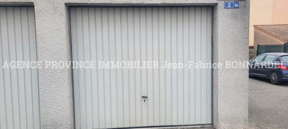 Lot de 12 garages situés sur trois communes différentes