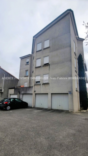 Lot de 12 garages situés sur trois communes différentes