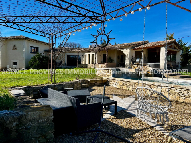 Villa de charme contemporaine sur 4000 m² de terrain et vue