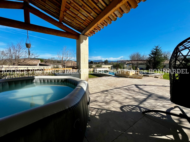 Villa de charme contemporaine sur 4000 m² de terrain et vue