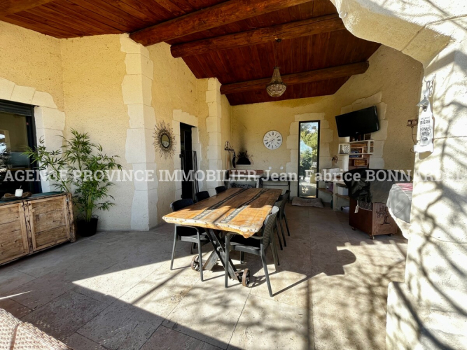 Villa de charme contemporaine sur 4000 m² de terrain et vue