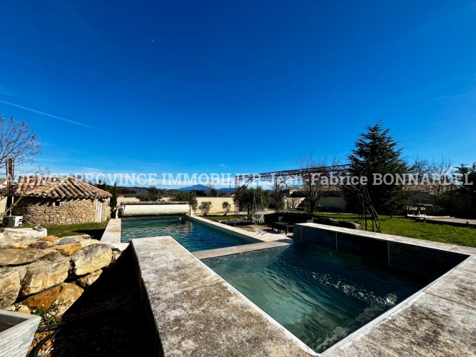 Villa de charme contemporaine sur 2500 m² de terrain et vue