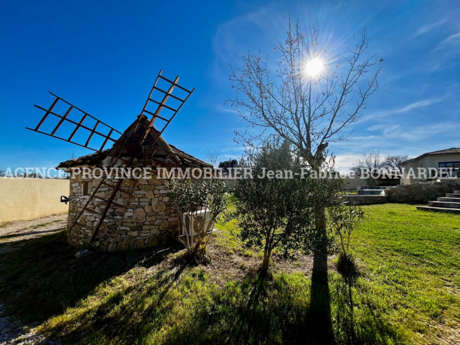 Villa de charme contemporaine sur 2500 m² de terrain et vue
