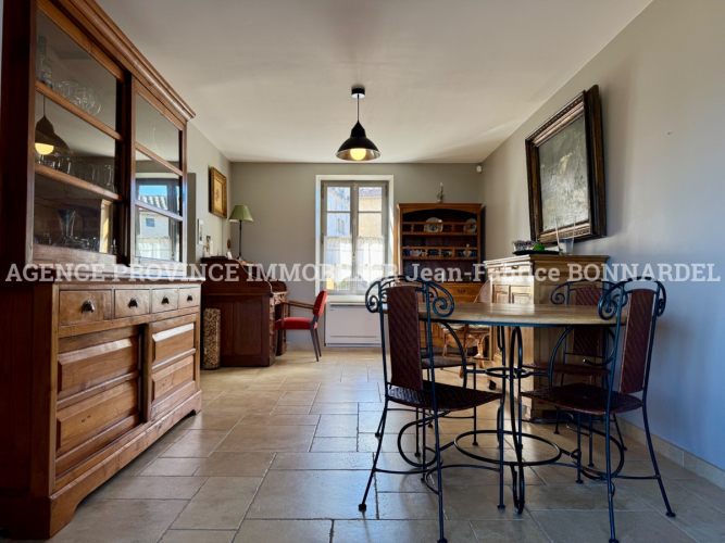 Maison de village avec vue, jardin et piscine