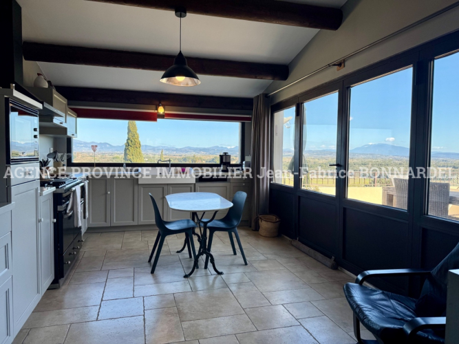 Maison de village avec vue, jardin et piscine