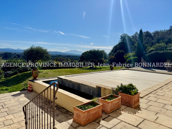 Maison de village avec vue, jardin et piscine
