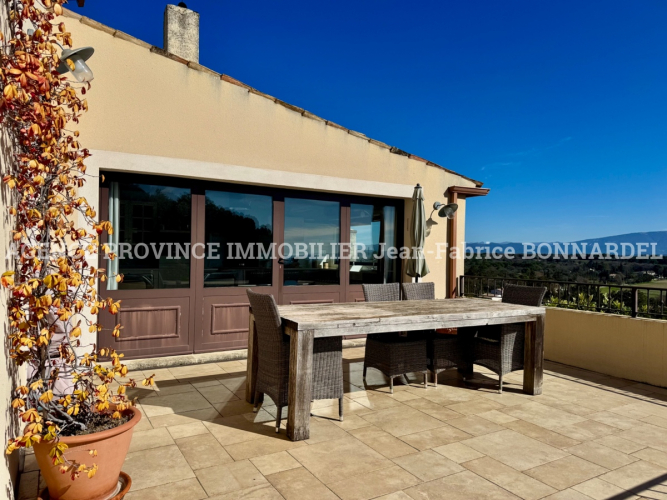 Maison de village avec vue, jardin et piscine