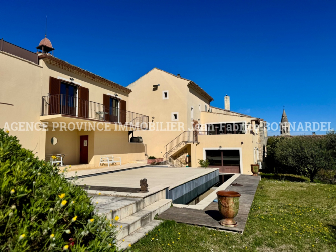 Maison de village avec vue, jardin et piscine