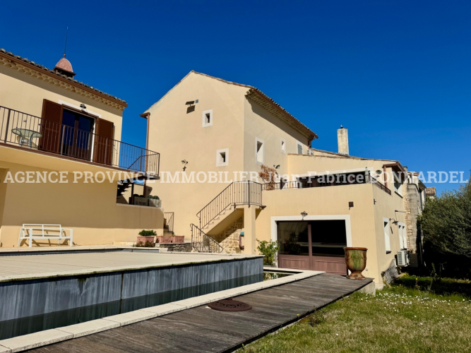Maison de village avec vue, jardin et piscine