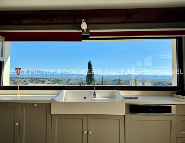 Maison de village avec vue, jardin et piscine