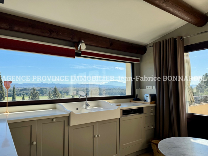 Maison de village avec vue, jardin et piscine