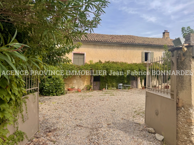 Charmant Mas Provençal en Campagne