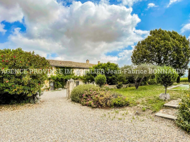 Charmant Mas Provençal en Campagne