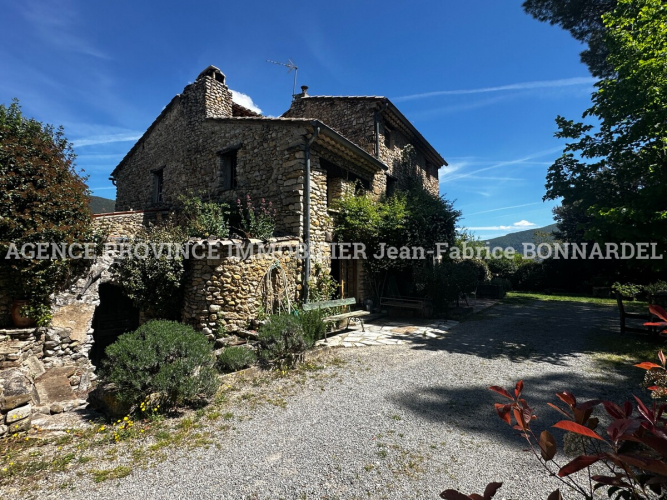 Propriété authentique avec vue dominante