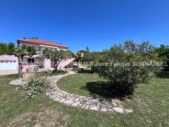 Vue Ventoux, grand terrain et beaux volumes