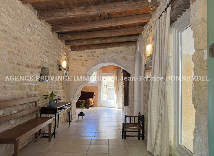 Maison de village de caractère avec piscine