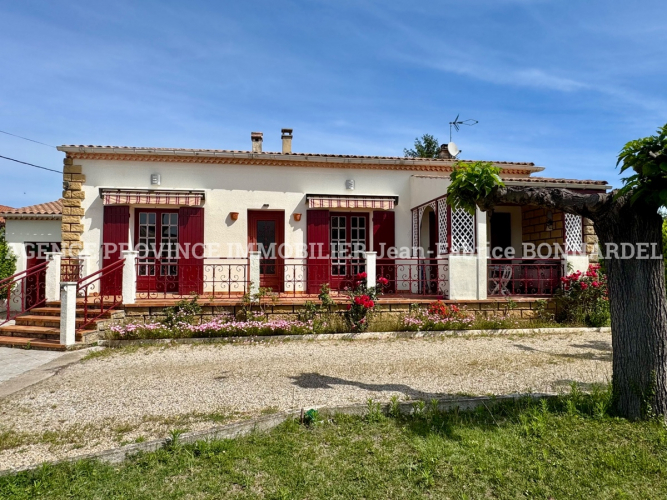 Villa de plain-pied au calme avec jardin