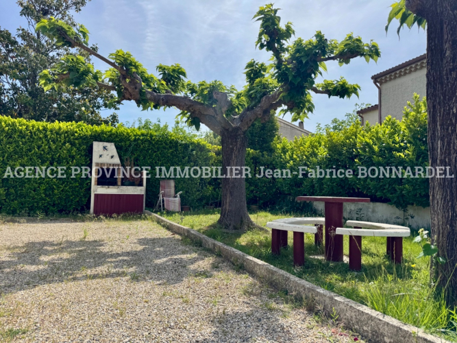 Villa de plain-pied au calme avec jardin