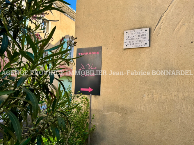 Fonds de commerce au coeur de Sainte-Cécile-les-Vignes