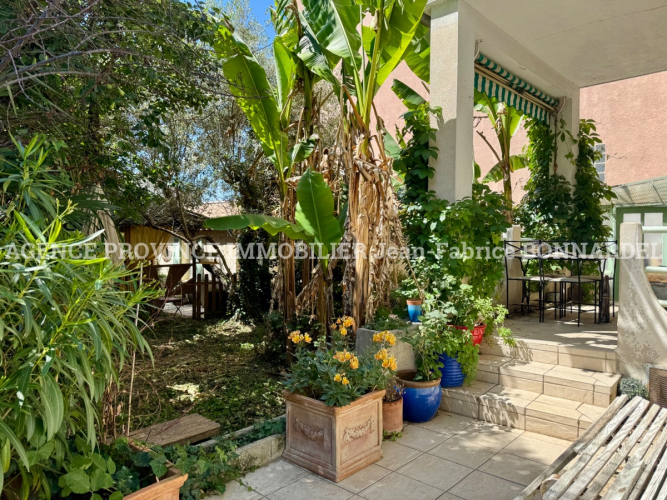 Appartement et studio de plain-pied avec jardin