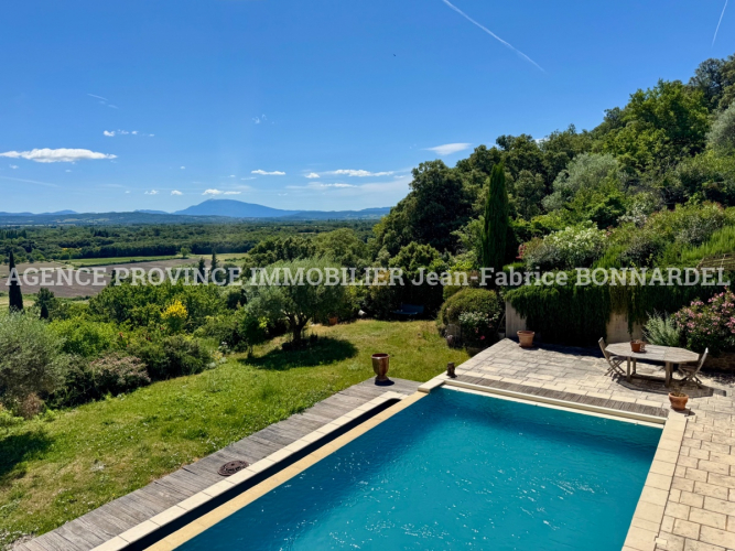 Maison de village avec vue, jardin et piscine
