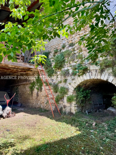 Grange à rénover au cœur du village