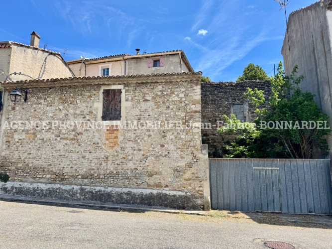 Grange à rénover au cœur du village